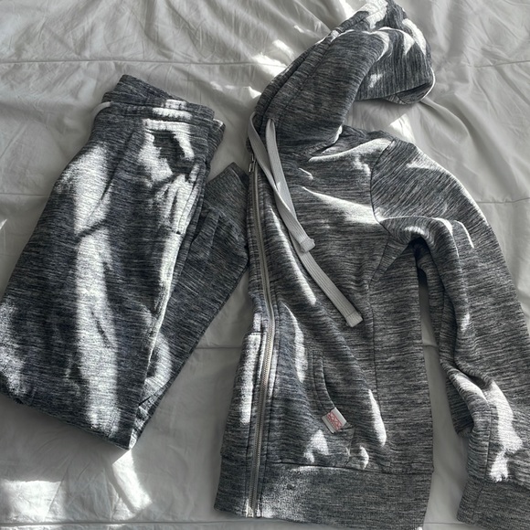 Cozy hooded sweater and jogger set - Picture 1 of 7